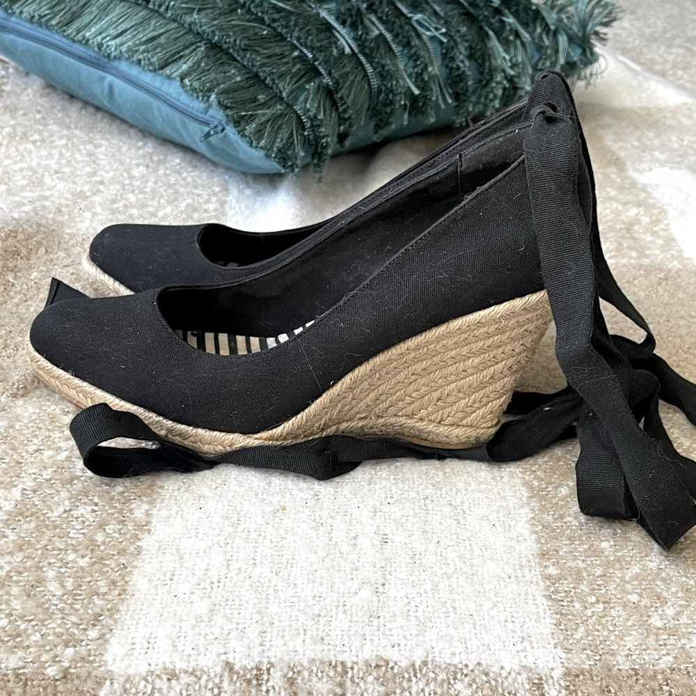 Apt 9 Black Lace Up Espadrille Wedges size 9.5